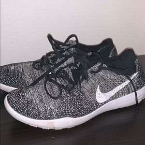 Nike flyknit shoes